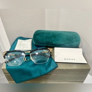 GUCCI Cat Eye Eyeglasses for Women*Black and Gold